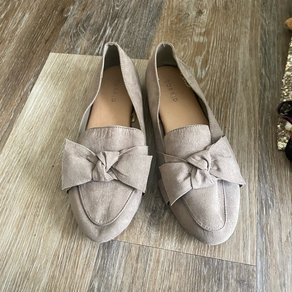 Torrid slip on loafer pointy toed tie detail shoes 10ww
